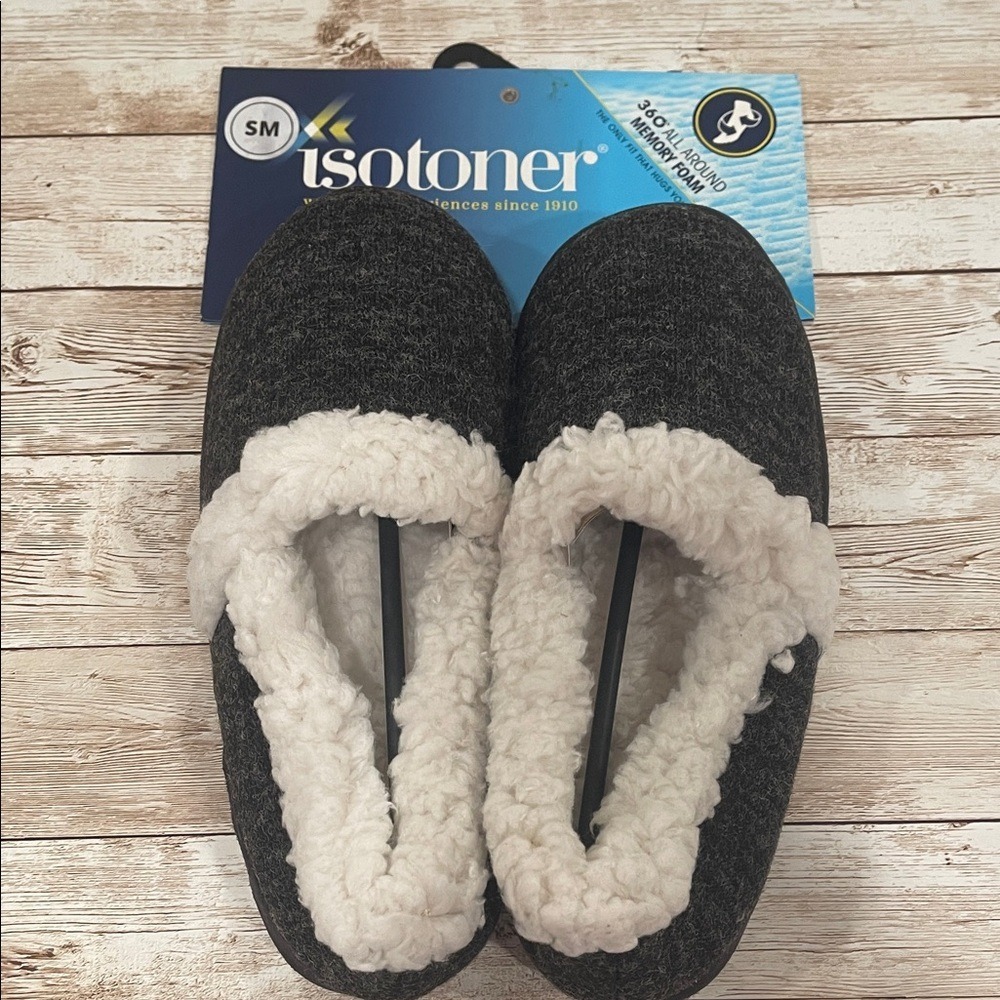 Isotoner Charcoal Slippers with Plush White Lining Size 5/6 Small